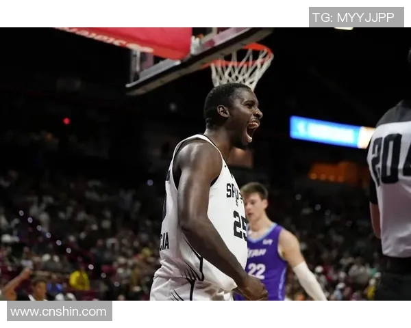 夏季联赛精彩对决马刺与老鹰争锋相对谁能笑到最后