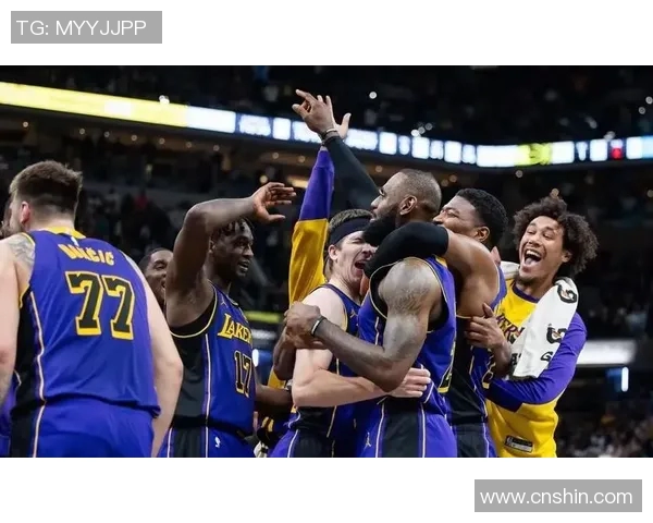 湖人热火激战颁奖盛典回顾球星荣耀与团队精神的完美结合 湖人热火激战颁奖盛典回顾球星荣耀与团队精神的完美结合