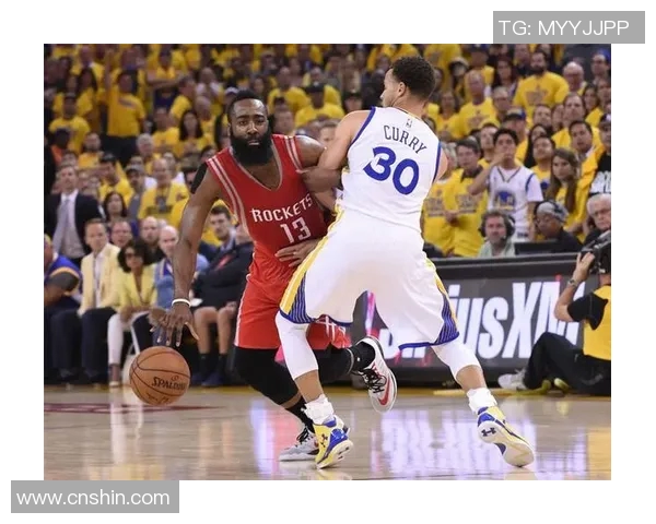 火箭队与勇士队激战正酣NBA赛场精彩瞬间回顾与分析 火箭队与勇士队激战正酣NBA赛场精彩瞬间回顾与分析