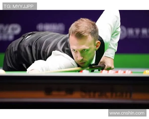 肖国栋与汤姆福德激战正酣谁能在这场巅峰对决中笑到最后